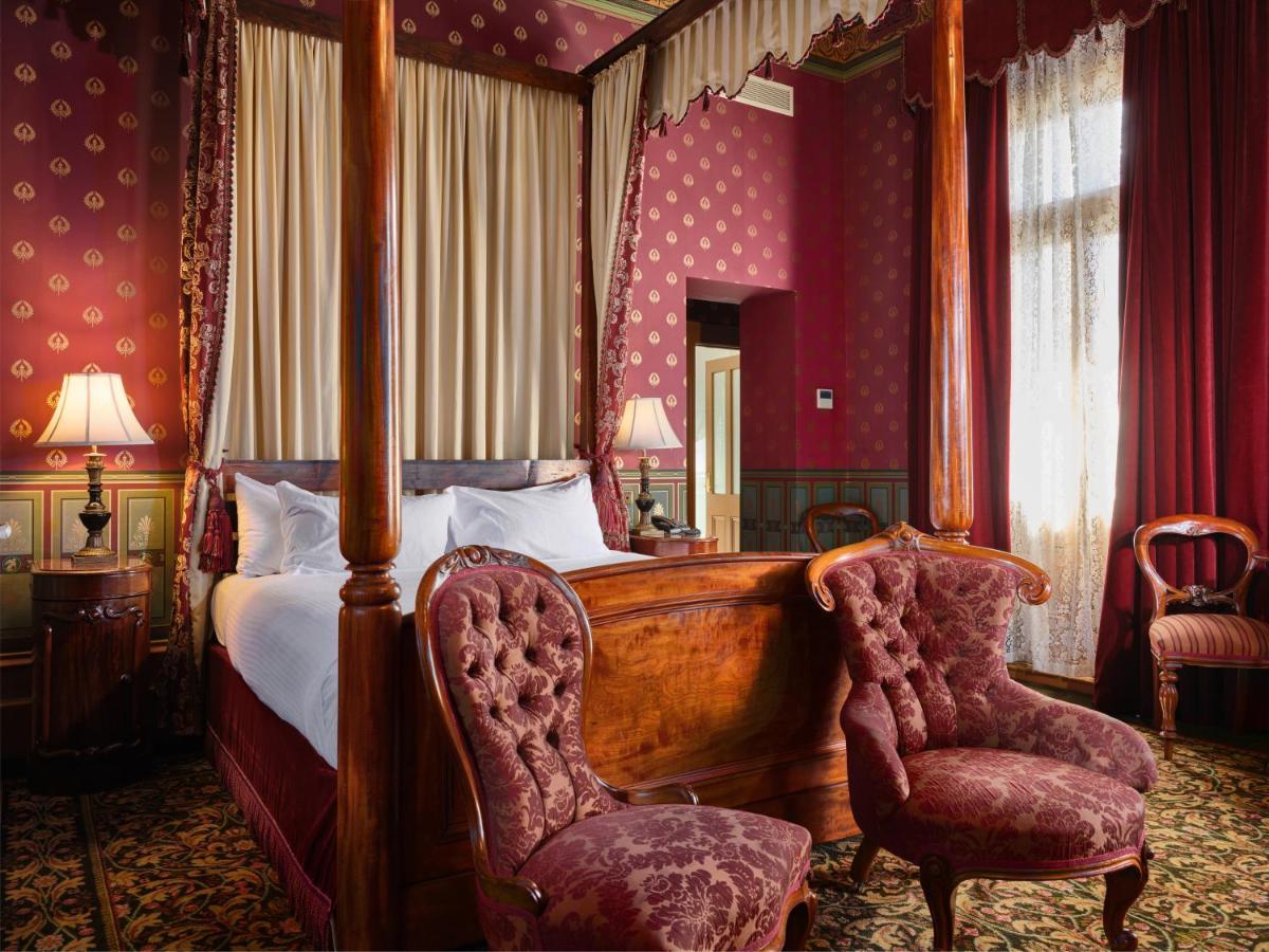 Craig'S Royal Hotel Ballarat Exteriör bild A bedroom at the hotel