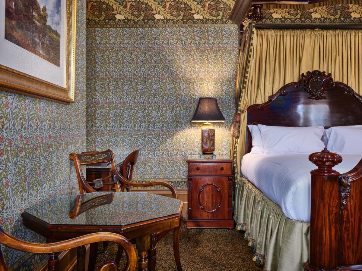 Craig'S Royal Hotel Ballarat Exteriör bild A bedroom at the hotel