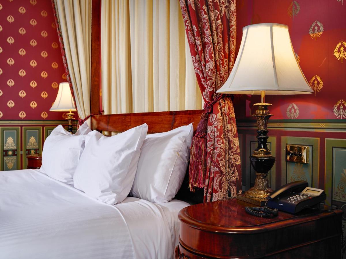 Craig'S Royal Hotel Ballarat Exteriör bild A bedroom at the hotel