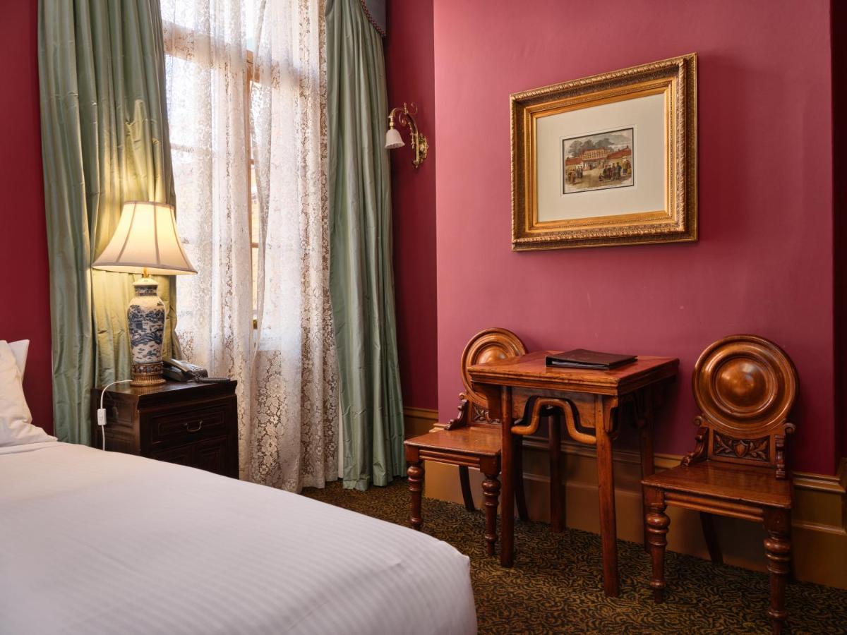 Craig'S Royal Hotel Ballarat Exteriör bild A guest room at the hotel