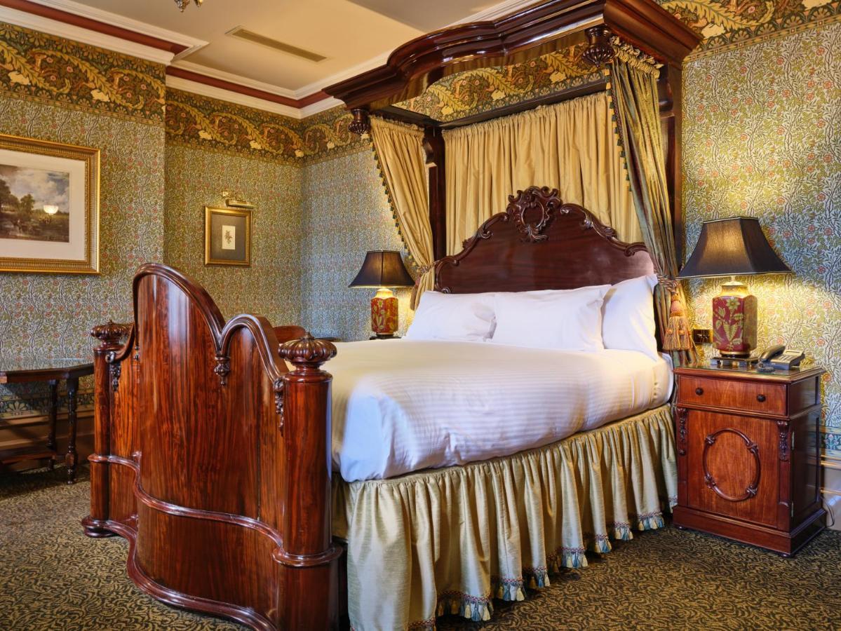 Craig'S Royal Hotel Ballarat Exteriör bild A bedroom at the hotel