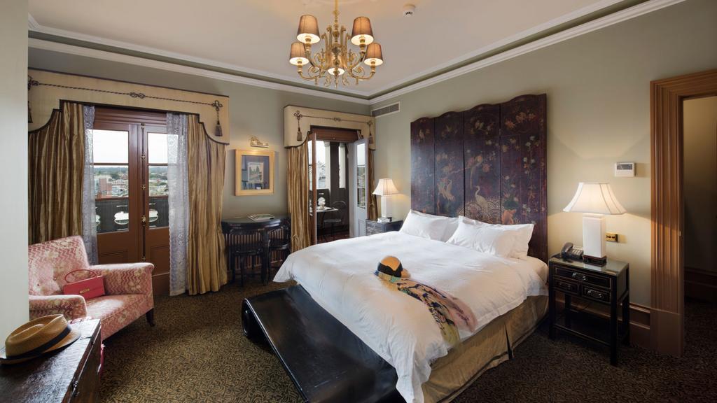 Craig'S Royal Hotel Ballarat Exteriör bild A guest room at the Hotel de la Paix