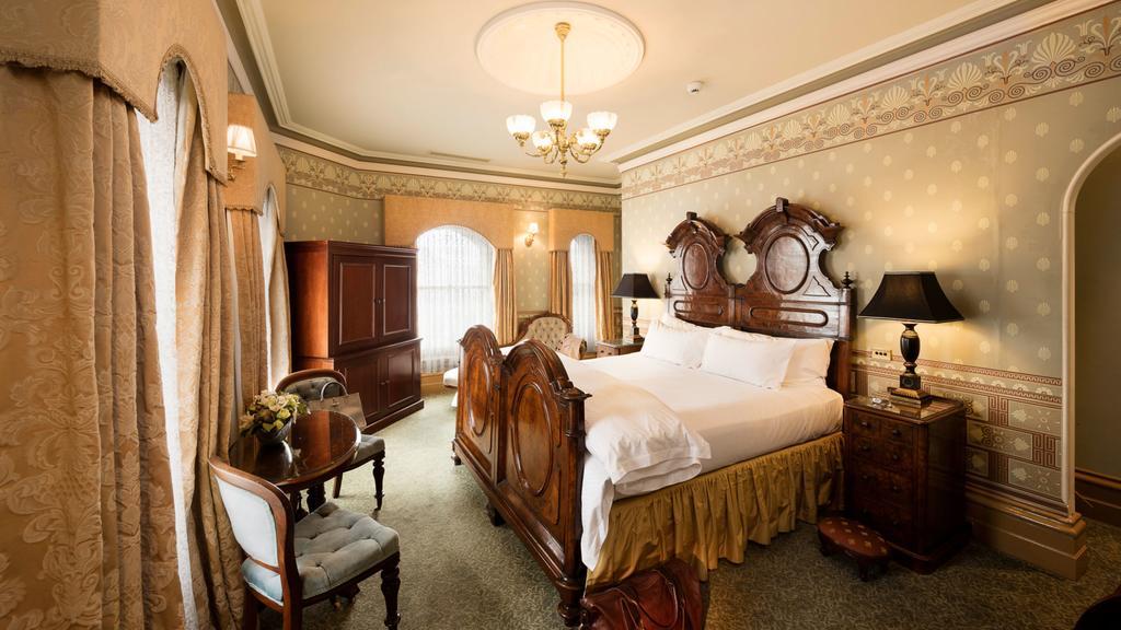 Craig'S Royal Hotel Ballarat Exteriör bild A bedroom at the Hotel St. George