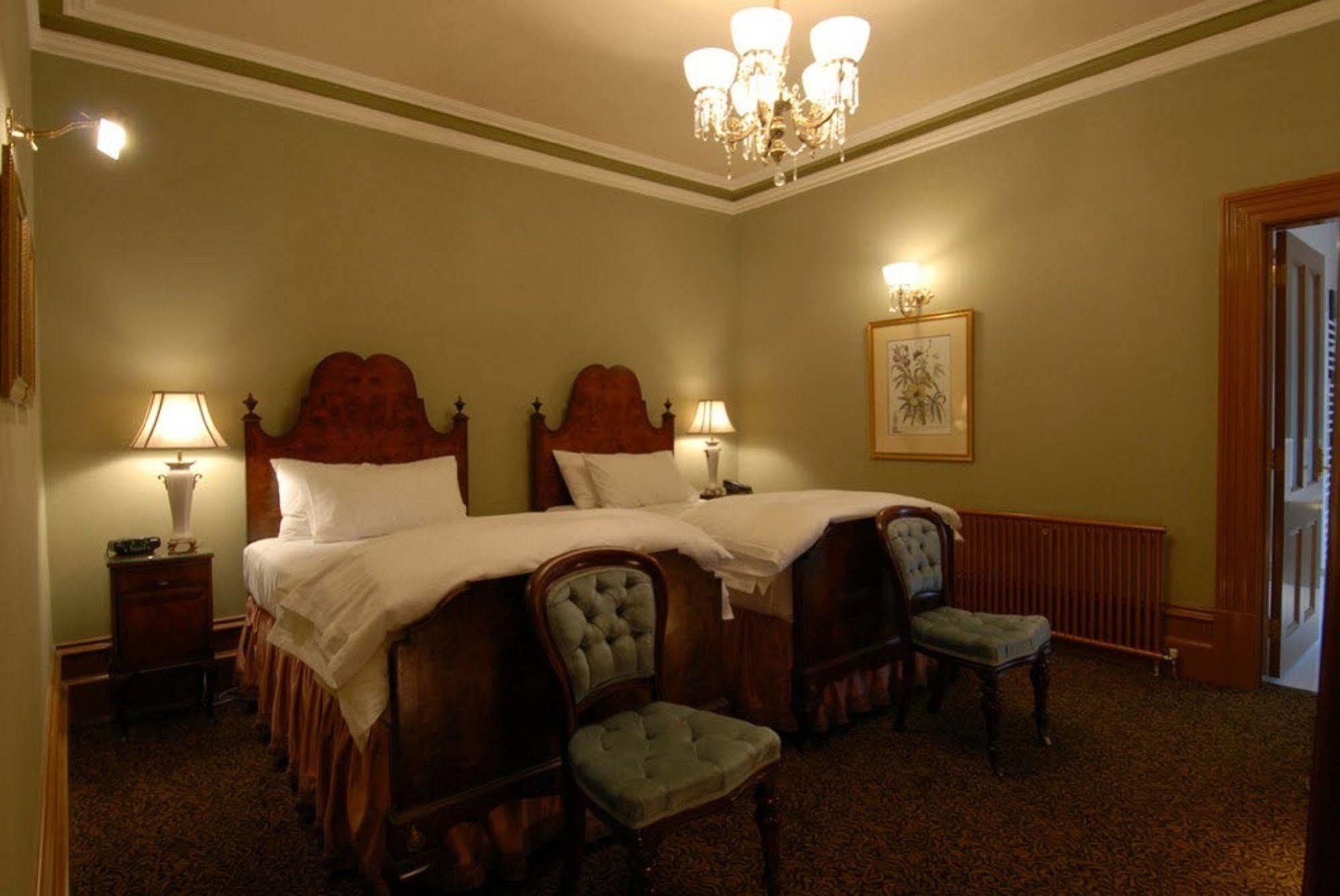 Craig'S Royal Hotel Ballarat Exteriör bild A room at the hotel
