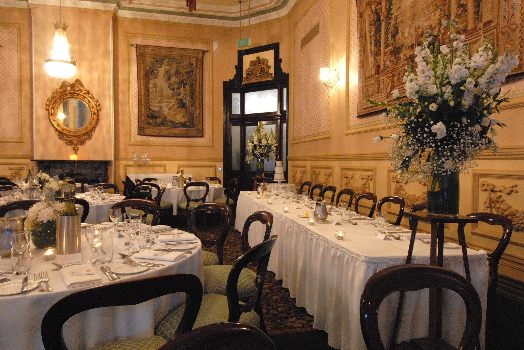 Craig'S Royal Hotel Ballarat Exteriör bild The interior of the restaurant