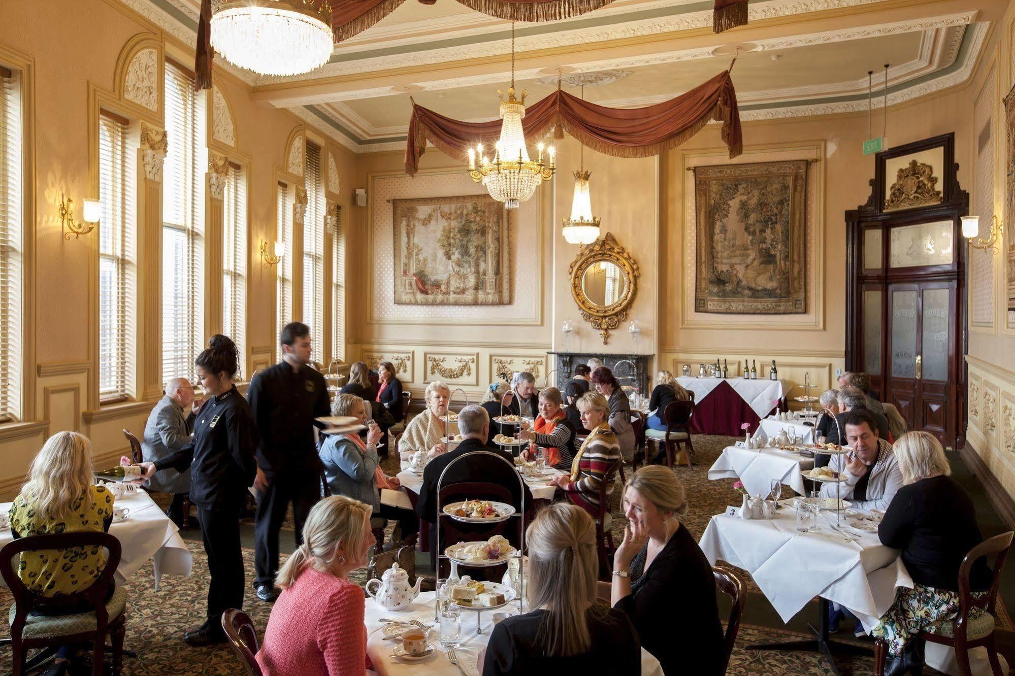Craig'S Royal Hotel Ballarat Exteriör bild The restaurant at the Grand Hotel
