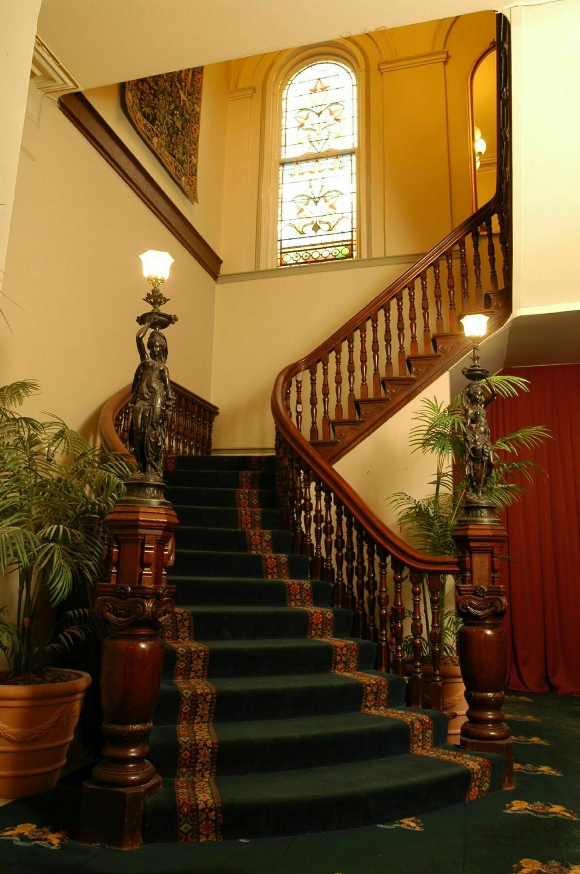 Craig'S Royal Hotel Ballarat Exteriör bild The staircase